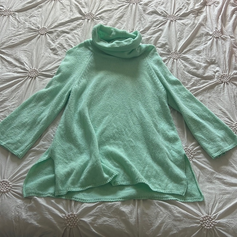 Woman’s oversized sweater mint green s/m small/medium***